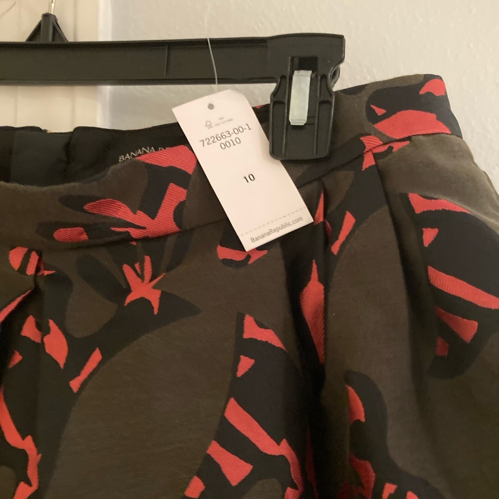 Banana Republic army green jigsaw skirt. NWT sz10 - Picture 3 of 4